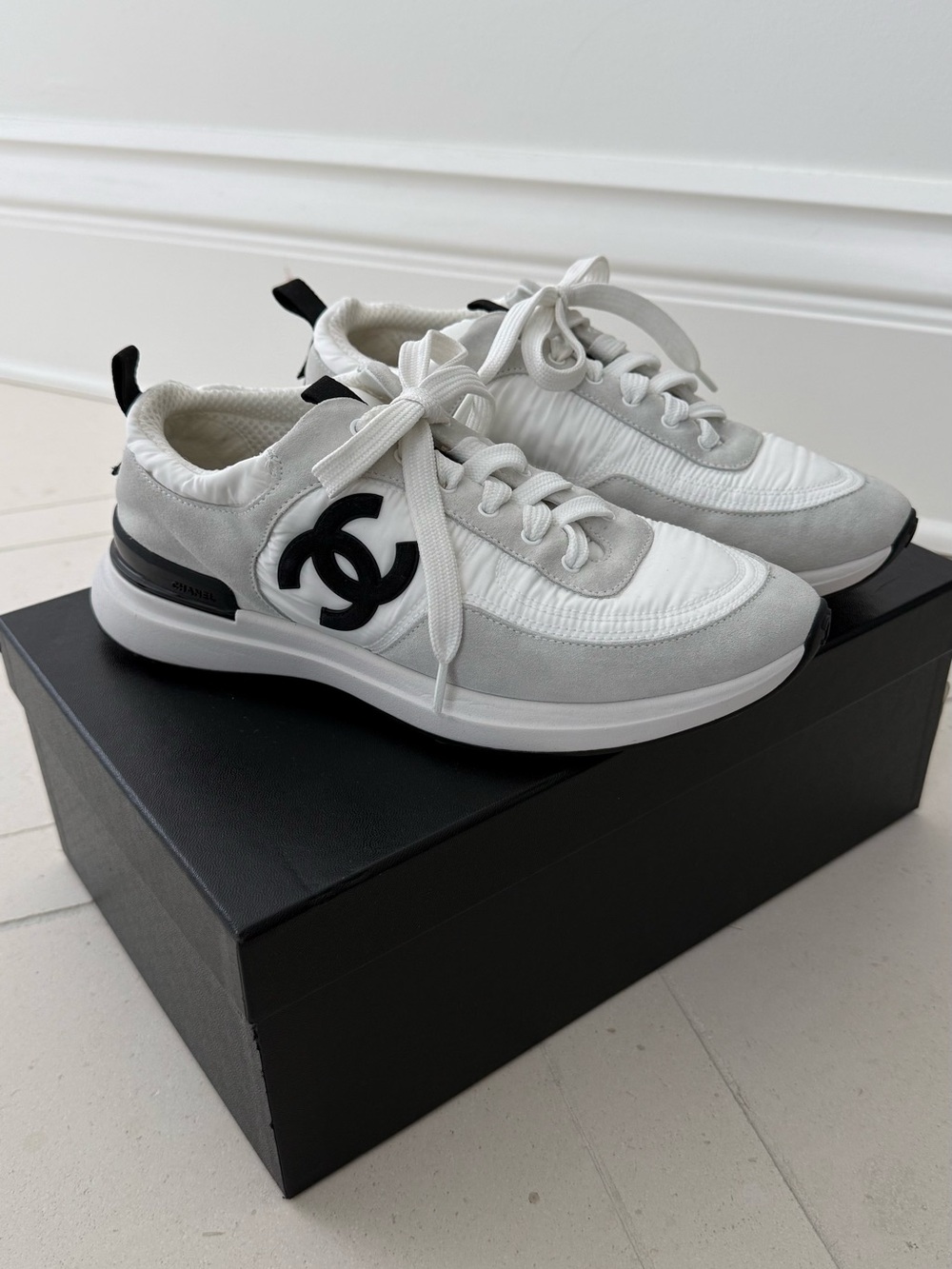 CHANEL White and Black CC Logo Women's Sneakers size 8/8.5